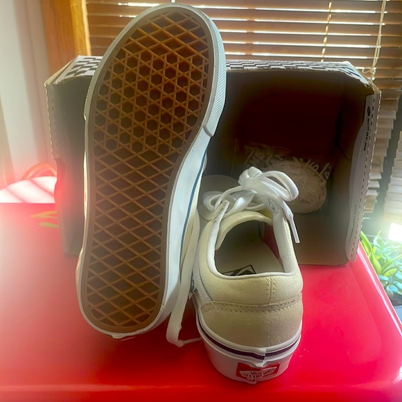 Vans - Picture 7 of 7